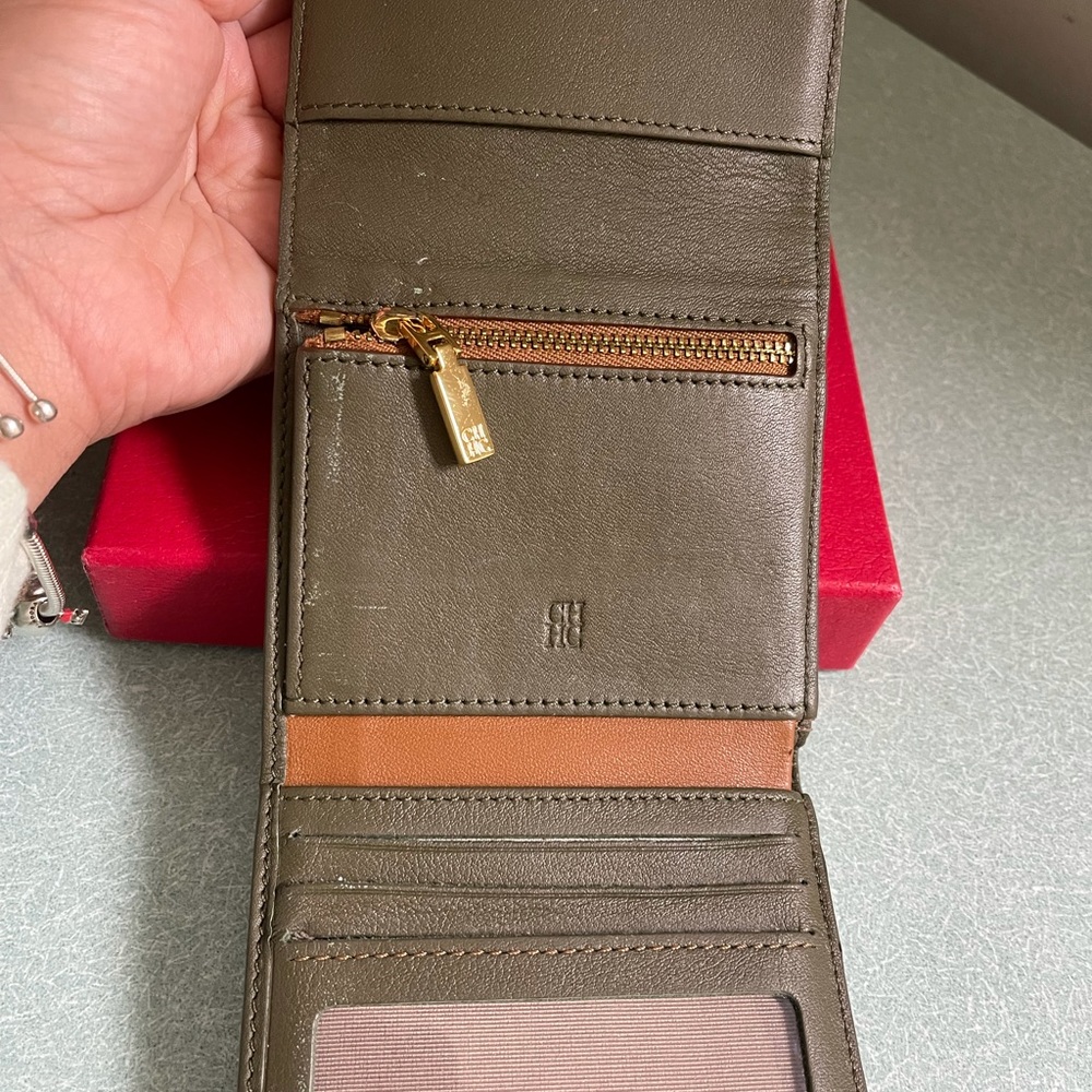 Carolina Herrera insignia initial wallet - Picture 9 of 13